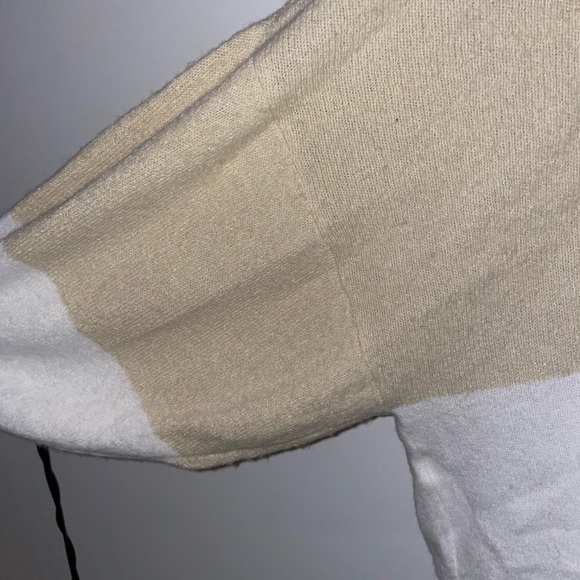 SOLD VICI cream, white, & grey cropped sweater Size M - Picture 7 of 8